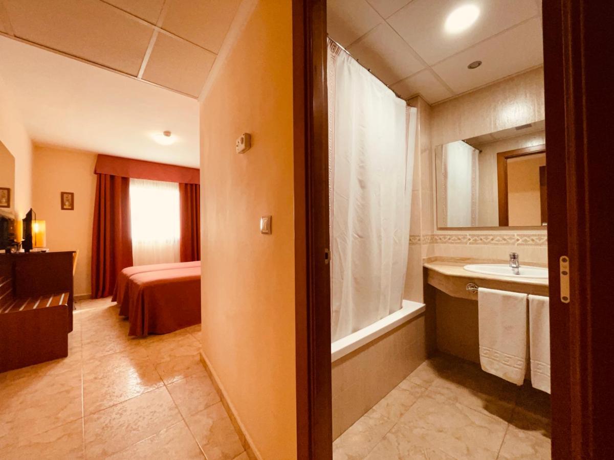 Torrijos Hotel Cheste Eksteriør billede
